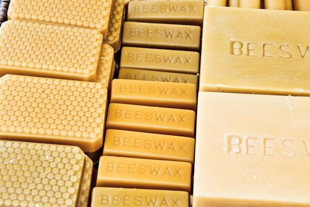 How To Identify Fake Beeswax? - BZZWAX