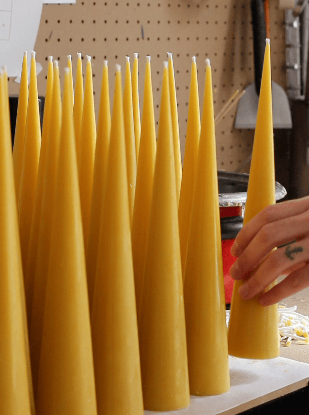 Beeswax E - Books - E - Book: The Art of Beeswax Candle Making - BZZWAX