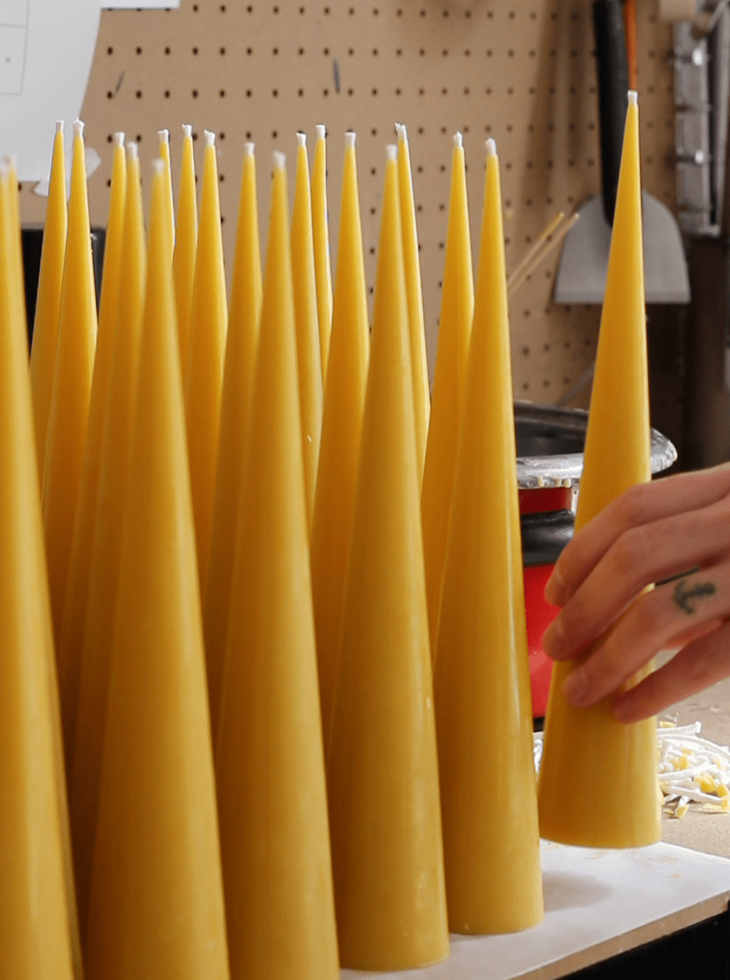Beeswax E - Books - E - Book: The Art of Beeswax Candle Making - BZZWAX